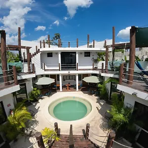 ade-hotel-bacalar.quintano-roohotels.com/
